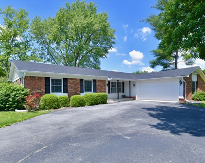 6996 Karyn Drive, Avon