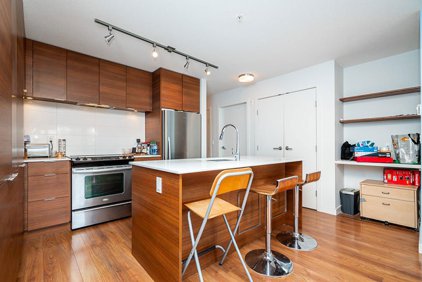1677 Lloyd Avenue Unit 408, North Vancouver