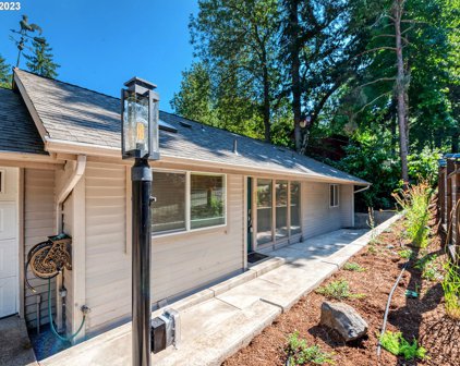 430 LOCHMOOR PL, Eugene