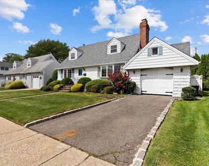 54 Amby Avenue, Plainview