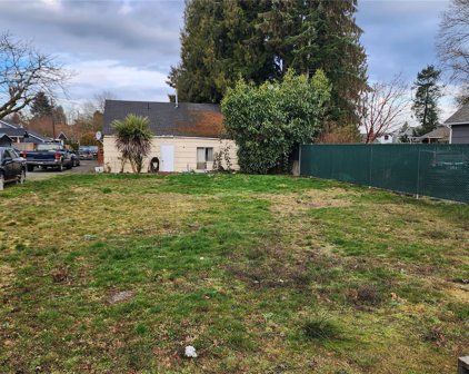 714 3rd Street NW, Puyallup