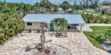 1750 Manor Road, Englewood