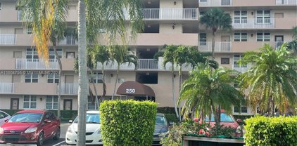 250 Jacaranda Dr Unit #206, Plantation