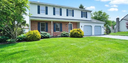 417 White Rose Ln, York