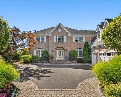 122 Elder Road, Islip