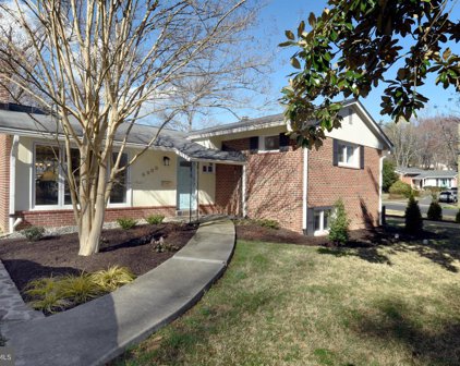 6900 Valley Brook Dr, Falls Church