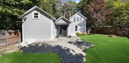 483 Ten Rod Road, North Kingstown