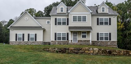 2 Berry Ct, Mount Olive Twp.