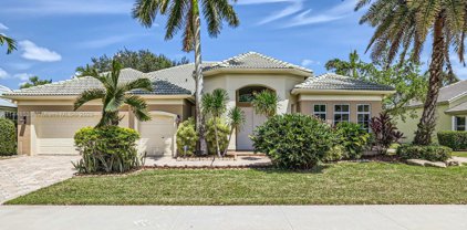 8443 N Lake Forest Dr, Davie