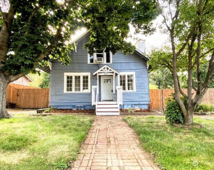 300 Leslie Way, East Wenatchee