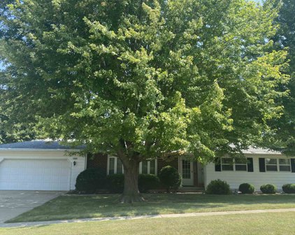 1309 CARRIAGE HILL LANE, Freeport