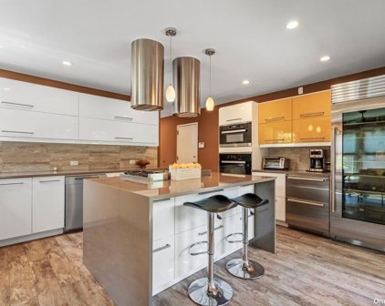 20 Hunt Court Unit #20, Jericho