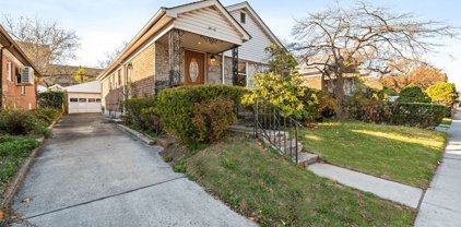 64-18 Utopia Parkway, Fresh Meadows