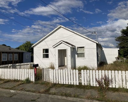 741 B, Crescent City