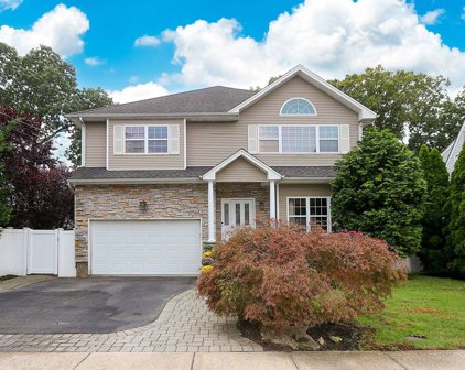 1430 Richard Avenue, Merrick
