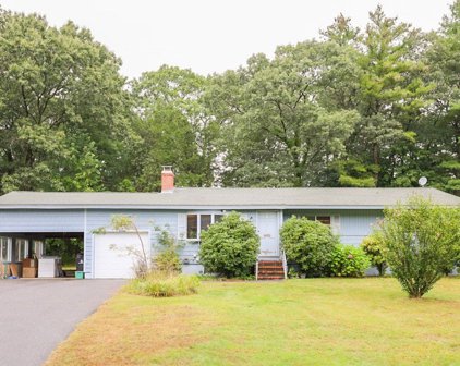 13 Angela Rd, Framingham