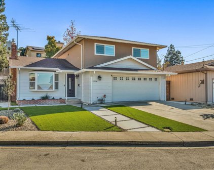 23936 Sunnybank Pl, Hayward