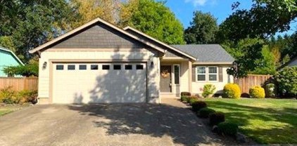 803 Fairmont NE Dr, Albany