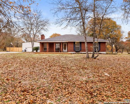 143 Scenic Oak Dr, Floresville