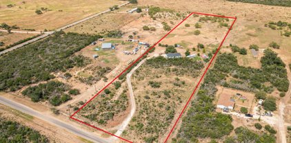 2578 County Road 651, Devine