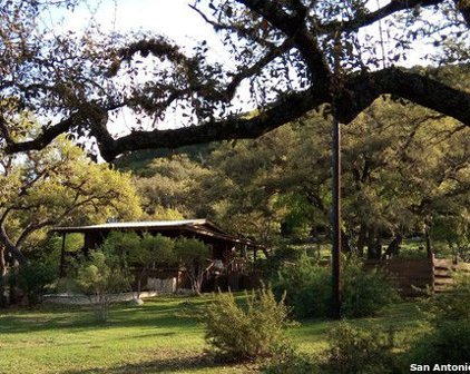 644 Camino Segundo, Leakey
