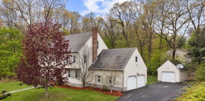 18 Lantern Ln, Shrewsbury