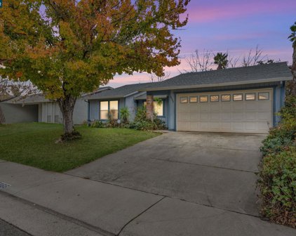 5866 Pikes Peak Way, Sacramento