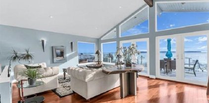 14602 West Beach Avenue, White Rock