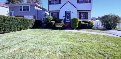 2009 Russell Street, Bellmore