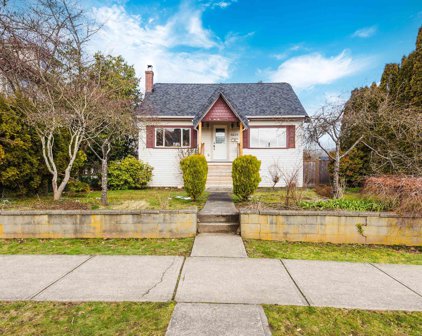 3859 Triumph Street, Burnaby
