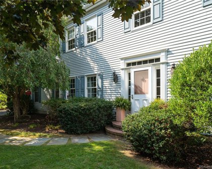 12 Pleasant Point Road, Branford
