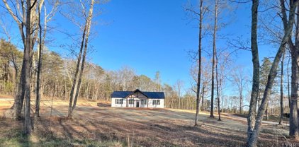 122 Wagon Wheel Road, Appomattox