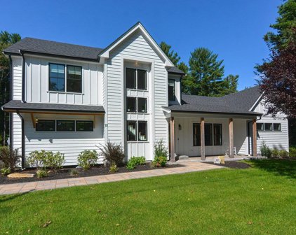10 Pine Oak Street, Holliston