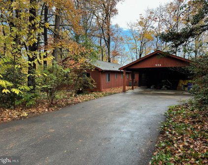 504 Lake Dr, Lusby