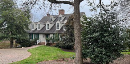 6049 River Dr, Lorton
