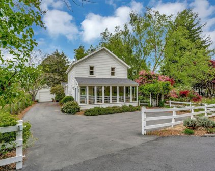 425 Bohemian Highway, Freestone