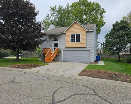6970 PALOS VERDES, Waterford Twp