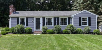 6 Maclean Drive, Framingham