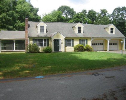 35 Pilgrim Path, Wayland