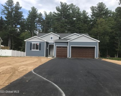 50 Wheatfield Way, Mechanicville