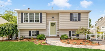 25 Gateway  Court, Warwick