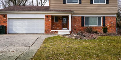 6205 Thorneycroft, Shelby Twp