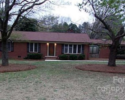 2016 Stallings  Road, Matthews