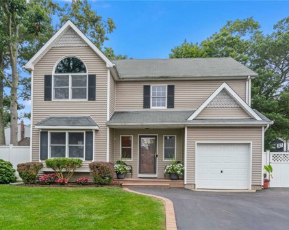11 Kingdom Court, Ronkonkoma