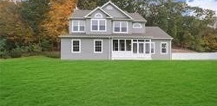 8 Judges Lane, Smithtown