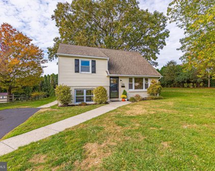 108 Fairview Dr, West Chester