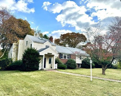 19 Sanderson Rd, Lexington