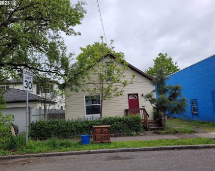8121 SE WOODSTOCK BLVD, Portland