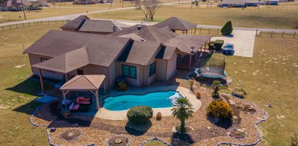 309 Lucky Ln, Floresville