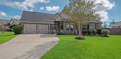 103 Lakeshore Court, Clute
